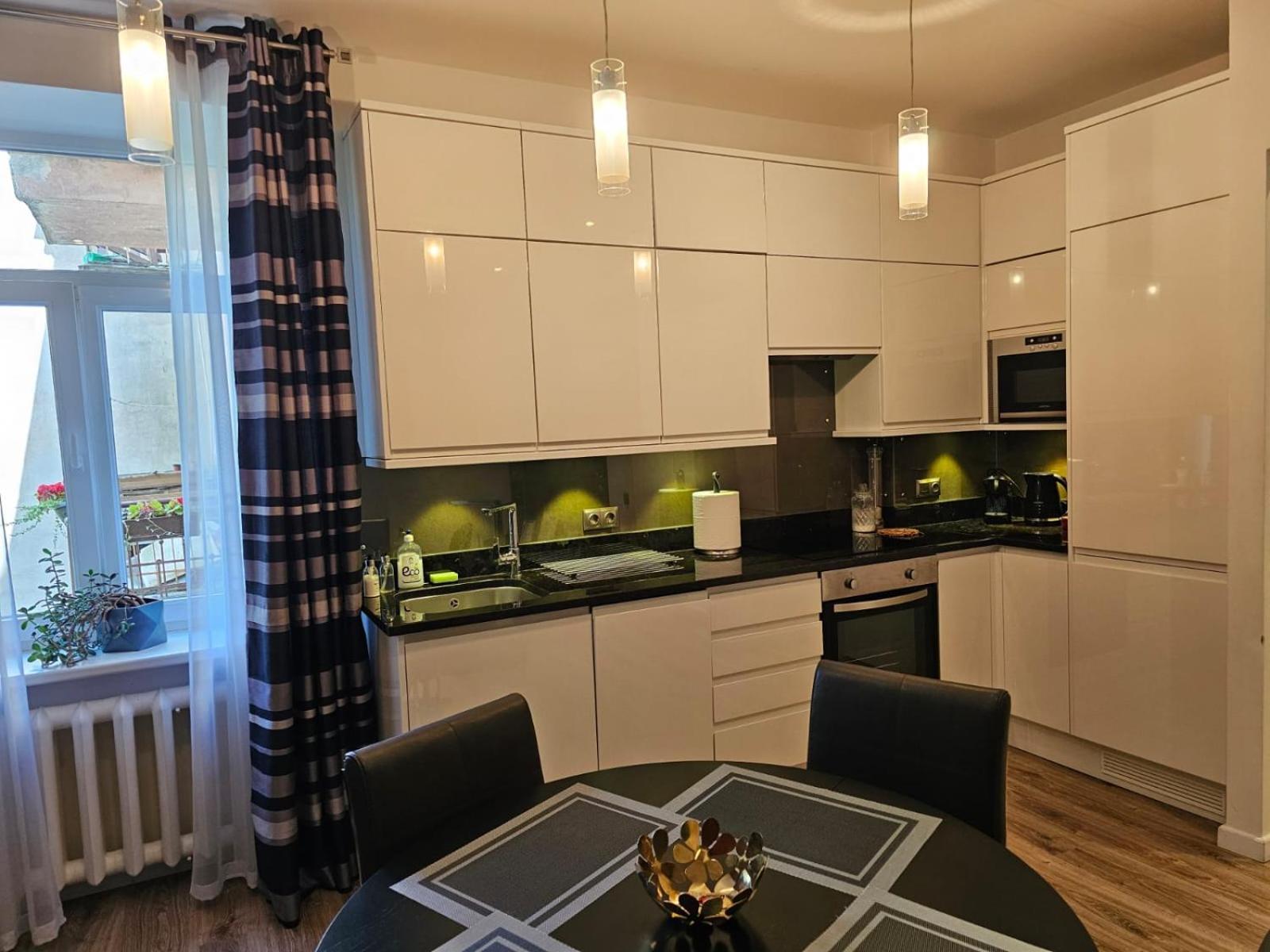 Modern 2 Bedroom Apartment In The City Centre Rīga Exterior foto