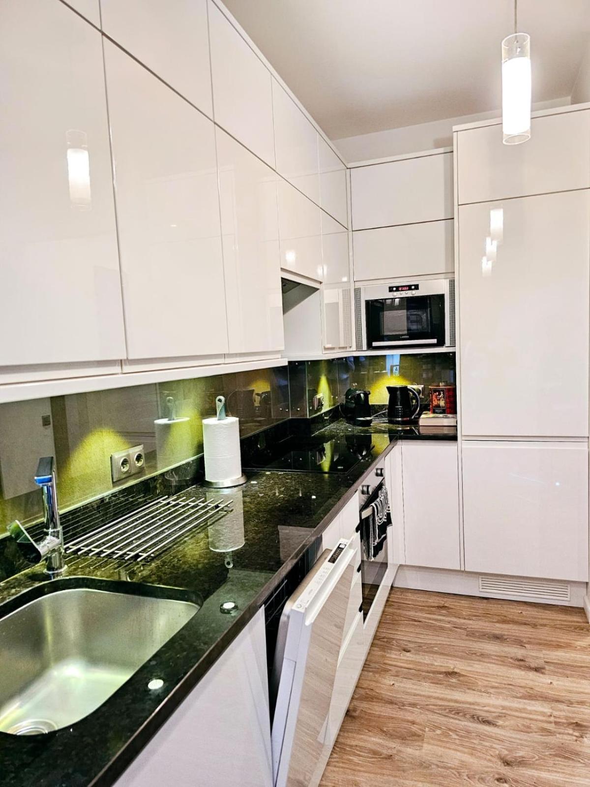 Modern 2 Bedroom Apartment In The City Centre Rīga Exterior foto
