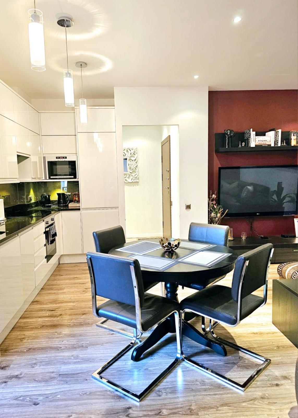 Modern 2 Bedroom Apartment In The City Centre Rīga Exterior foto
